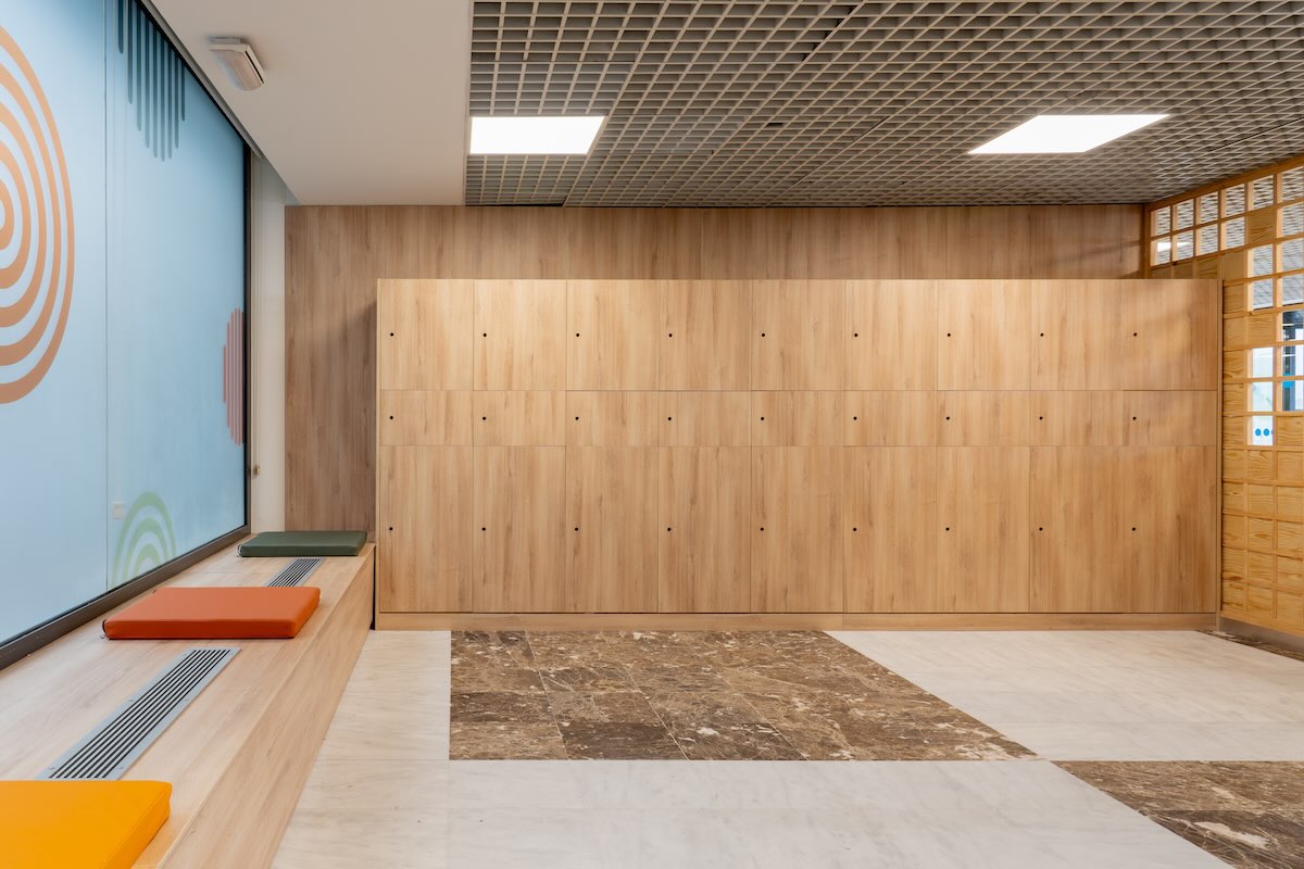 Hall materno-infantil del Hospital Universitario La Paz. Fotografía de espacio.